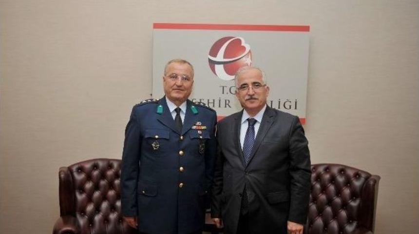 Merkez Komutanı Albay Yaylacı&rsquo;dan Vali Tuna&rsquo;ya Veda Ziyareti