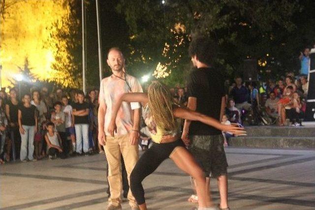 Sinop’ta Dans Gösterisi