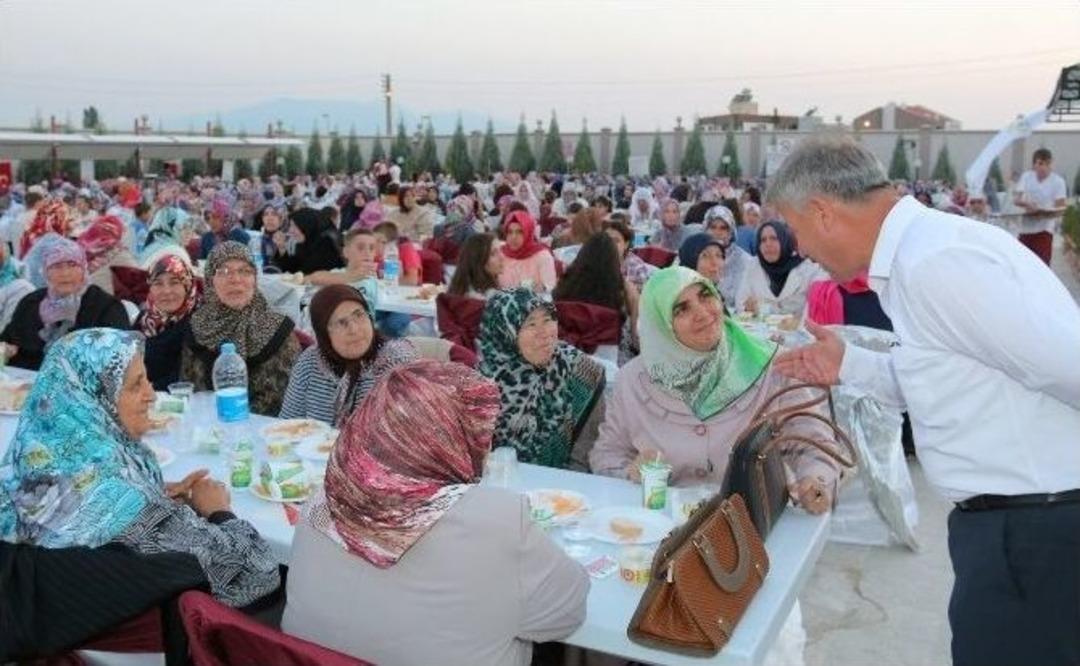 Saruhanlı&rsquo;da B&uuml;y&uuml;k Buluşma