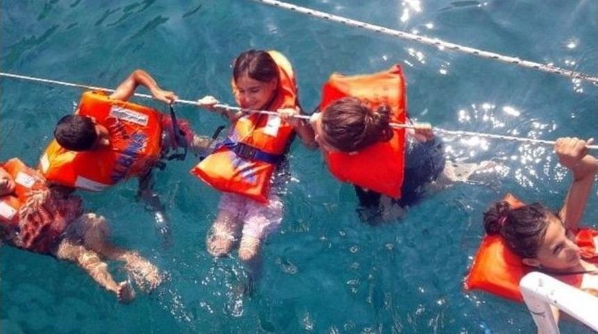 İlk Kez Denize Girdiler