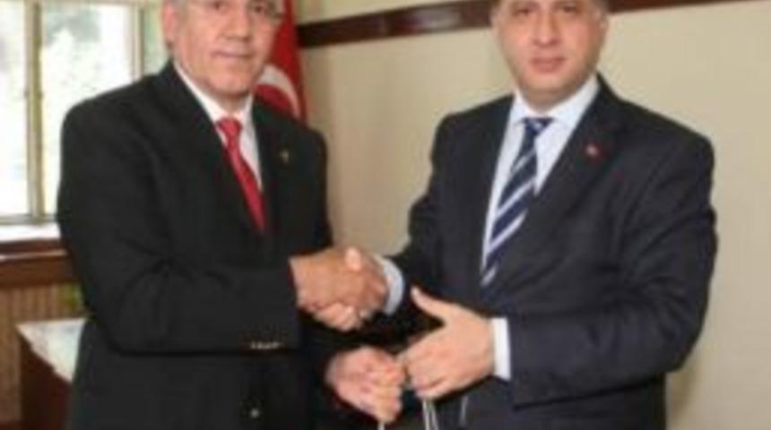 Mehmet&ccedil;ik Vakfı&rsquo;ndan Vali &Ccedil;omaktekin&rsquo;e Ziyaret