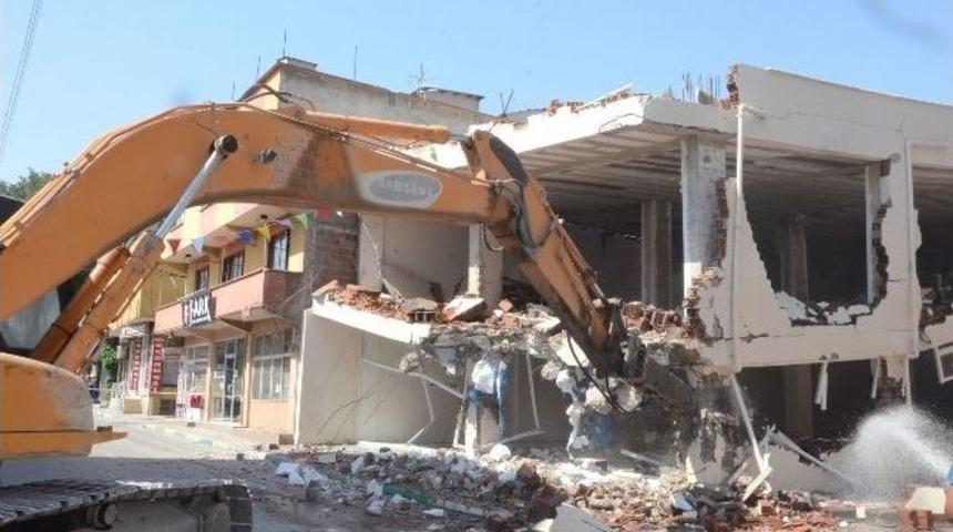 Osmangazi’de Kaçak İş Yeri Yerle Bir Edildi