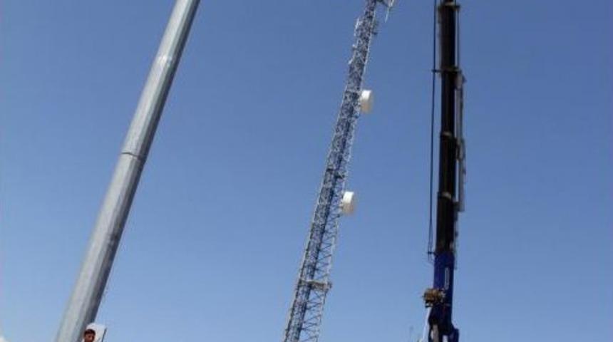 Suşehri'ndeki T&uuml;rk Bayrağı Yenisiyle Değiştirildi