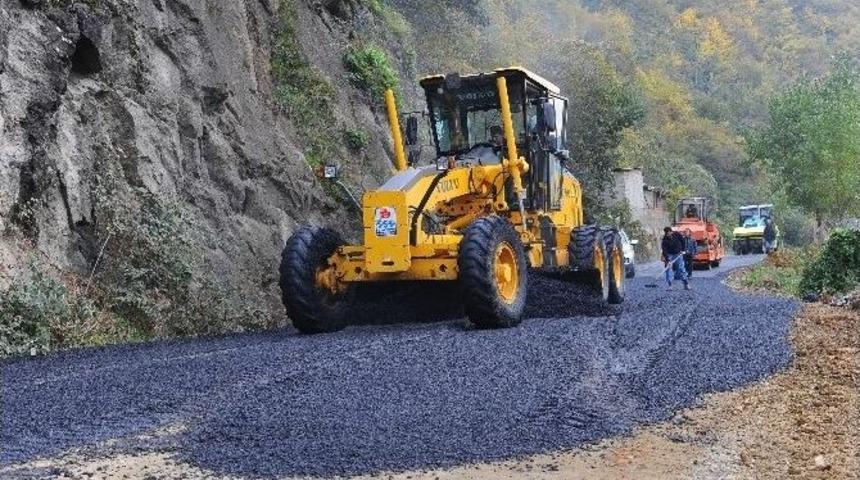 B&uuml;y&uuml;kşehir Asfalt &Ccedil;alışmalarında İl&ccedil;elere Ağırlık Veriyor