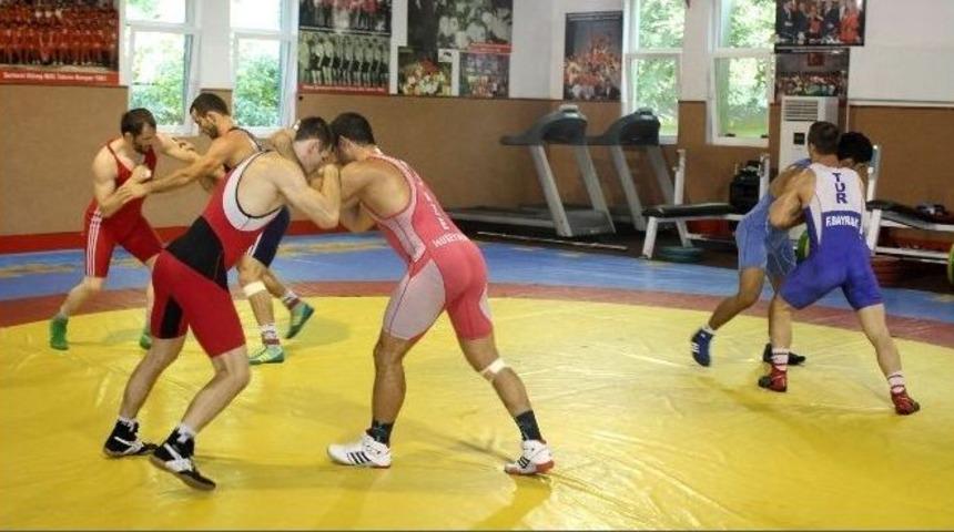 Milli G&uuml;reşciler D&uuml;nya Şampiyonasına Hazırlanıyor