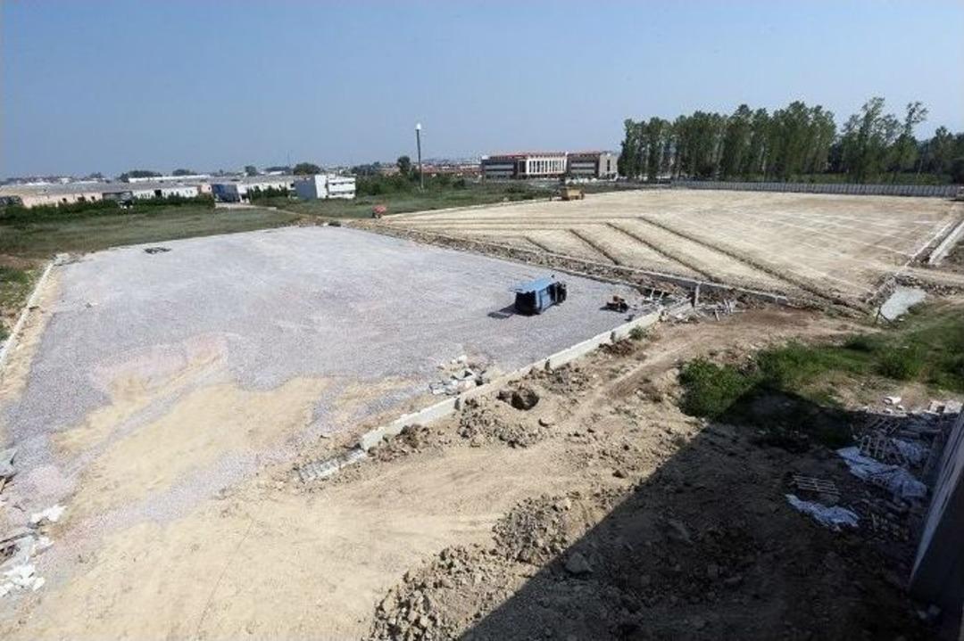 Spor Kompleksi&rsquo;nde &Ccedil;alışmalar S&uuml;r&uuml;yor