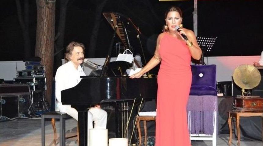 Ayvalık&rsquo;tan N&uuml;khet Duru Ve Timur Sel&ccedil;uk Ge&ccedil;ti