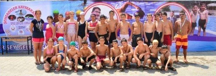 Çocukların Havuz Sevinci G4