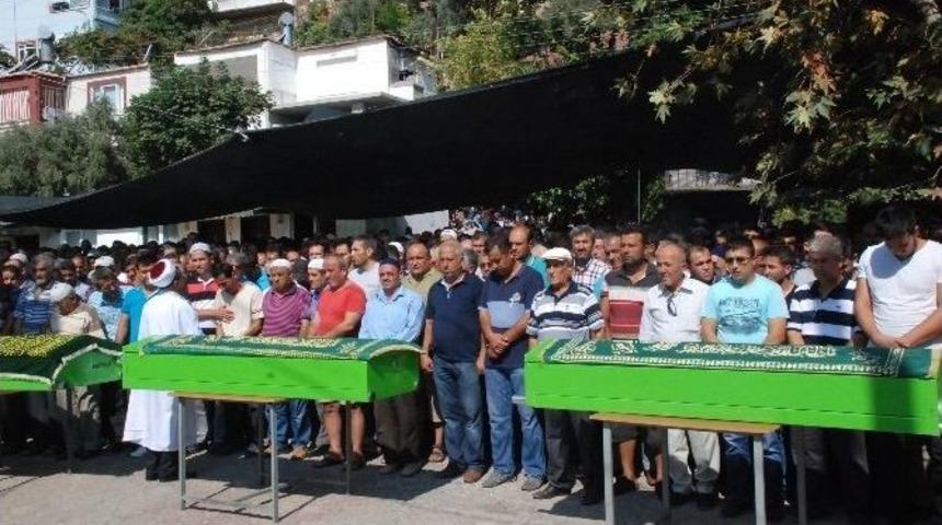 Kazada &Ouml;len 3 Kadın, G&ouml;zyaşları İle Defnedildi