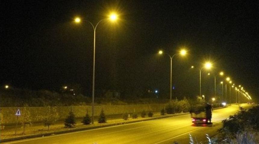 Akedaş, 4 Kilometrelik Yolun Ayınlatılmasını &Uuml;stlendi