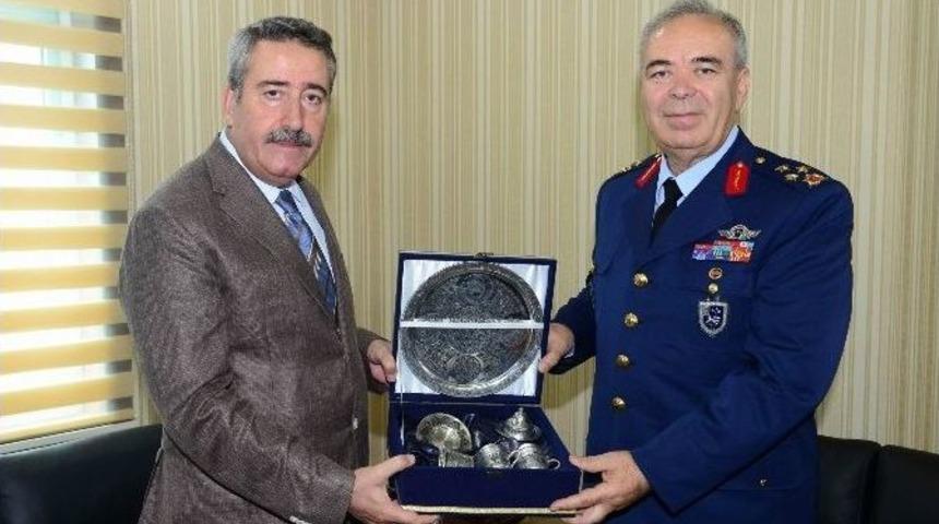 Muharip Hava Kuvveti Ve Hava F&uuml;ze Savunma Komutanı&rsquo;ndan Vali Kıra&ccedil;&rsquo;a Ziyaret