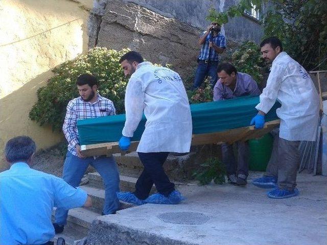 Kolonya İçtiği İddia Edilen Suriyeli Ölü Bulundu