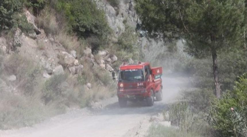 D&ouml;rtyol&rsquo;da &Ccedil;ıkan Orman Yangını B&uuml;y&uuml;meden S&ouml;nd&uuml;r&uuml;ld&uuml;