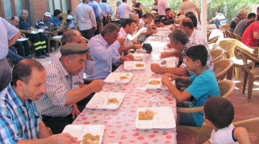 Merhum Eski Milli Eğitim M&uuml;d&uuml;r&uuml; G&uuml;ndeş İ&ccedil;in Mevlit Okutuldu