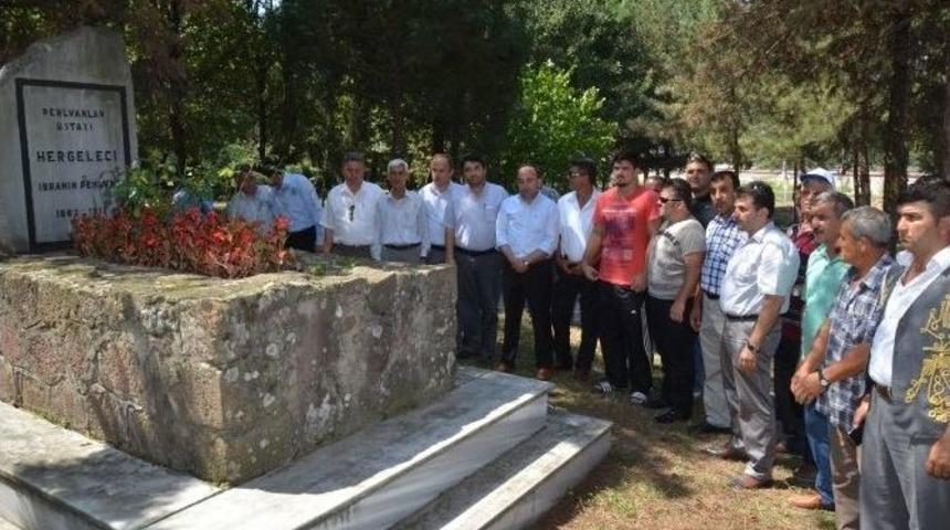 Hergeleci İbrahim Kabri Başında Anıldı