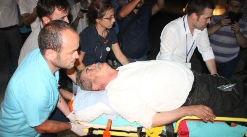 Tarım Aracı Kahvehaneye Girdi: 4 Yaralı