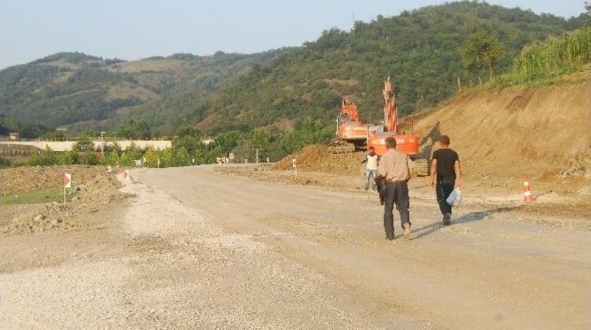 Yığılca Yolunda &Ccedil;alışmalar S&uuml;r&uuml;yor