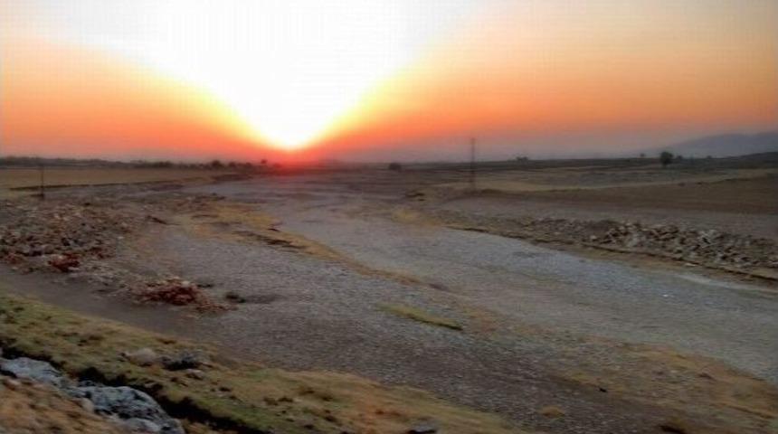 Karasu &Ccedil;ayı Kurudu Araban Ovası Susuz Kaldı