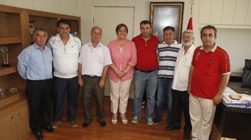 Konak Belediyesi Amat&ouml;r&uuml;n Yanında