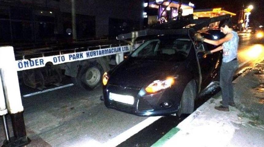 Kaza Yaptı, Aracı Bırakıp Ka&ccedil;tı