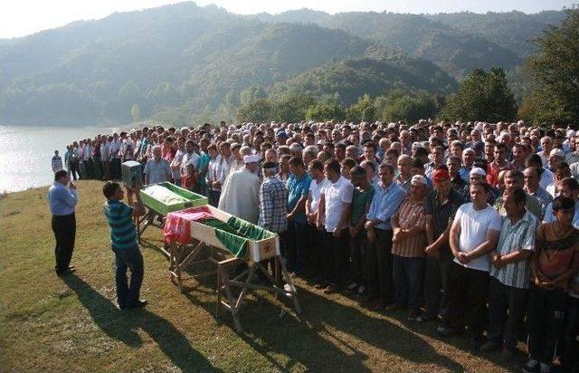 Dedeyle Torunu Son Yolculuğuna Uğurlandı