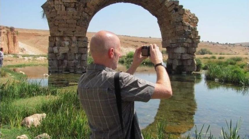 Alman Turistler Tarihi Septimus Severus K&ouml;pr&uuml;s&uuml;ne Hayran Oldu