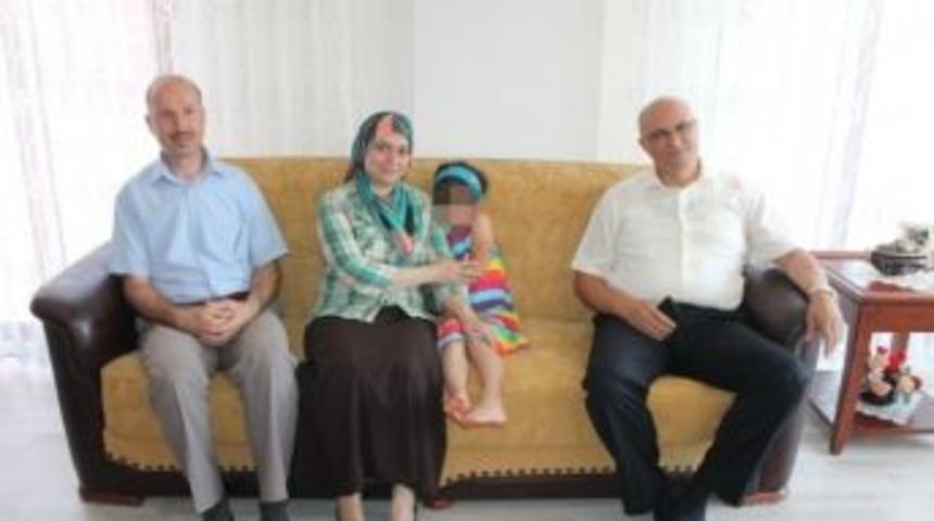 8 Yaşındaki &Ccedil;ocuk Koruyucu Aileye Verildi