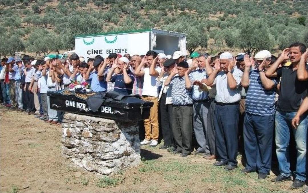 Kanlı D&uuml;ğ&uuml;n Baskınında &Ouml;len Baba Oğul Yan Yana G&ouml;m&uuml;ld&uuml;