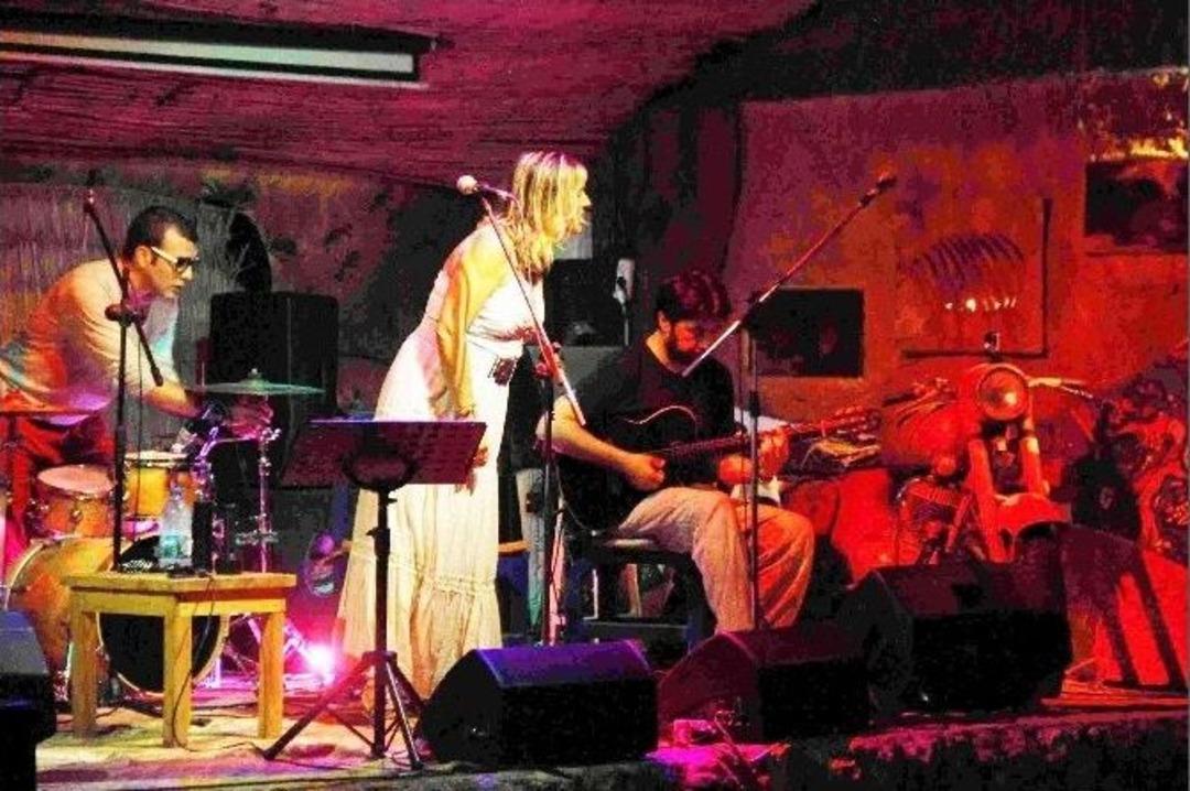 Birsen Tezer M&uuml;zik Dinletisi Fethiye&rsquo;de De İlgiyle İzlendi