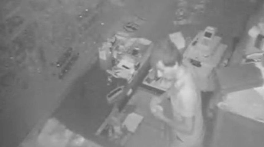 Hırsızlık Zanlısı G&uuml;venlik Kamerasına Yakalandı