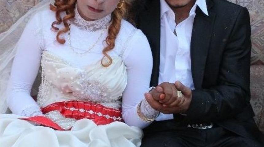 Savaş&rsquo;tan Ka&ccedil;ıp Yokluk İ&ccedil;inde Evlendiler