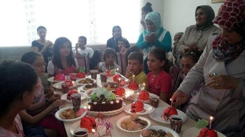 Yetim &Ccedil;ocukların Doğum G&uuml;n&uuml; Kutlandı