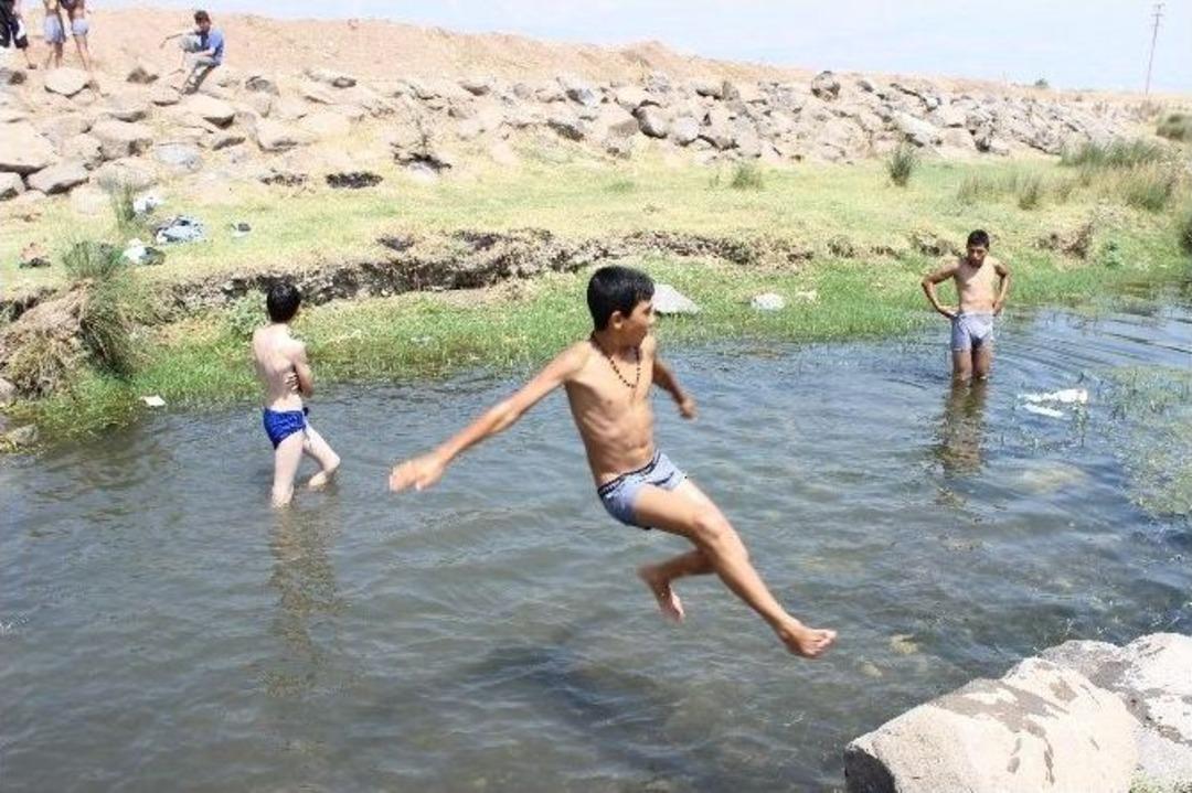 Aksu &Ccedil;ayında Kirlilik Alarm Veriyor