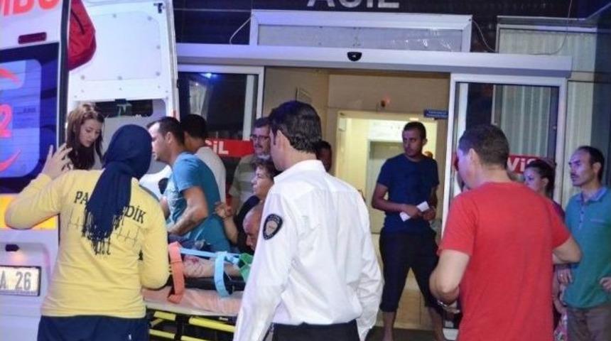 Ayvalık&rsquo;ta Trafik Kazası: 2 Yaralı