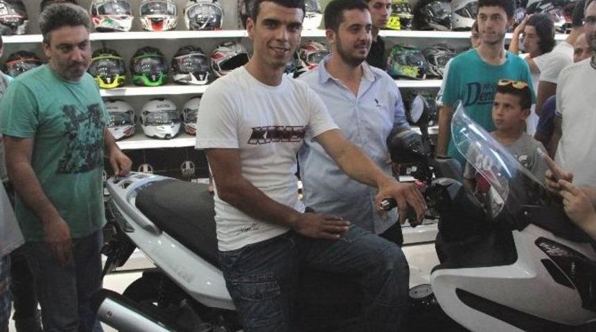 Sofuoğlu: &ldquo;kaşımda Depremin İzi Var&rdquo;