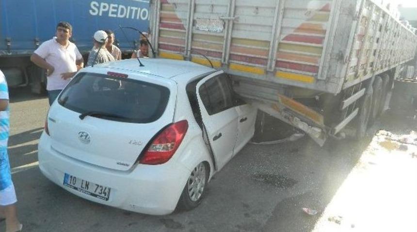 Edremit&rsquo;te Zincirleme Kaza: 4 Yaralı