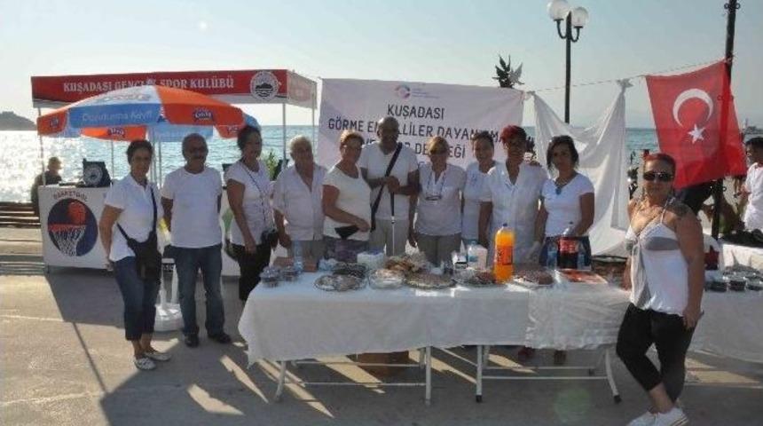 Kuşadası’nda Görme Engelliler Yararına Kermes