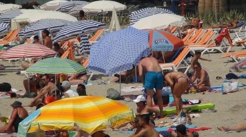 Kuşadası&rsquo;nda Hafta Sonu Plaj Keyfi