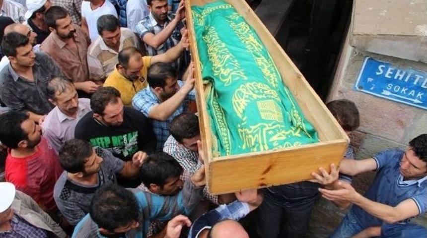 &Ccedil;amaşır Makinesinde &Ouml;len &Ccedil;ocuk Son Yolculuğuna Uğurlandı