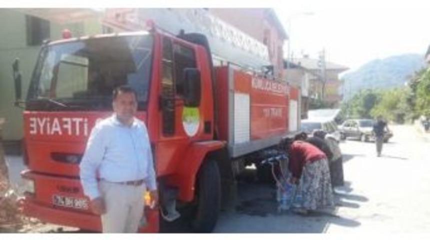 Kumluca&rsquo;da Kavşak Suyu Dağıtılıyor