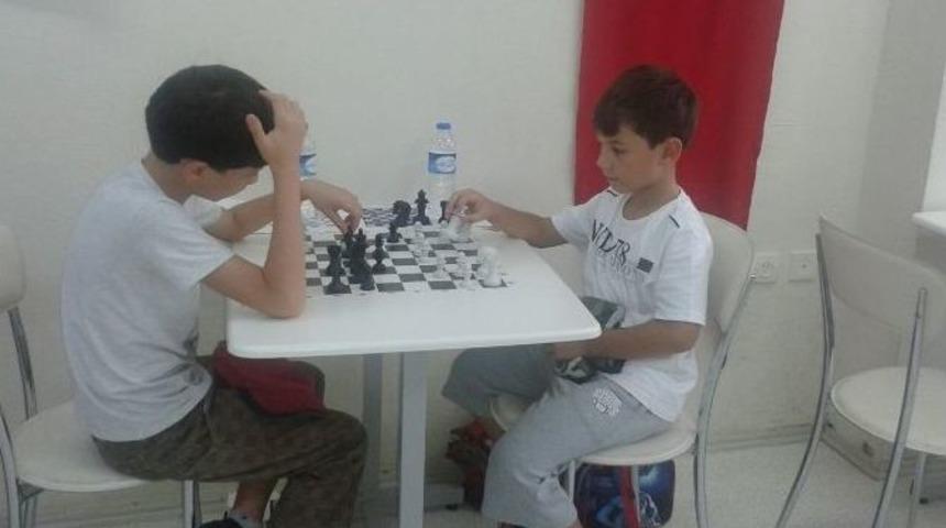 İzmit Belediyesi Satran&ccedil; &Ouml;ğretiyor