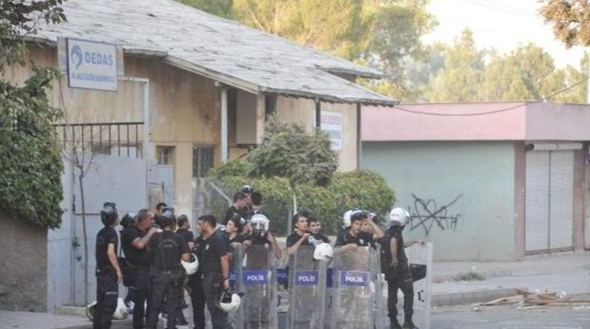 Ak&ccedil;akale&rsquo;de Elektrik Kesintisi Eylemine Polis M&uuml;dahalesi