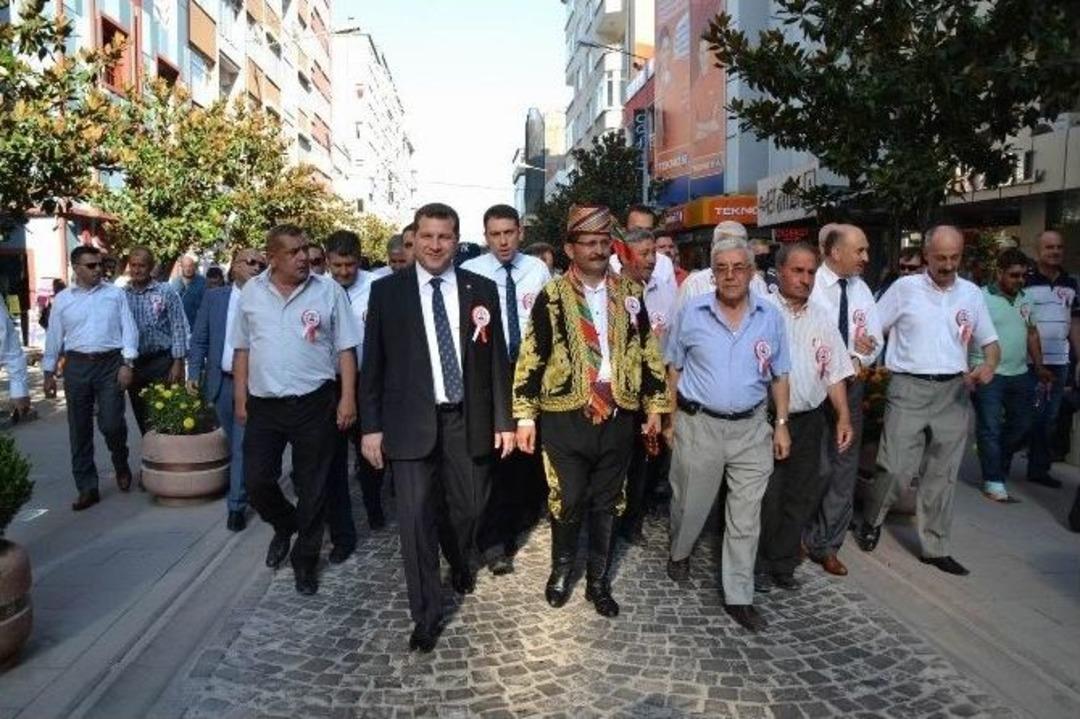 Kurtdereli G&uuml;reşleri Kortej Y&uuml;r&uuml;y&uuml;ş&uuml; İle Başladı