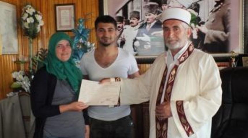 Bel&ccedil;ikalı Liesbeth M&uuml;sl&uuml;man Oldu