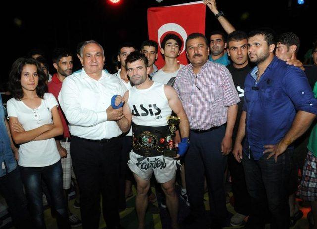 Erdemli'de Kick Boks Turnuvası Düzenlendi