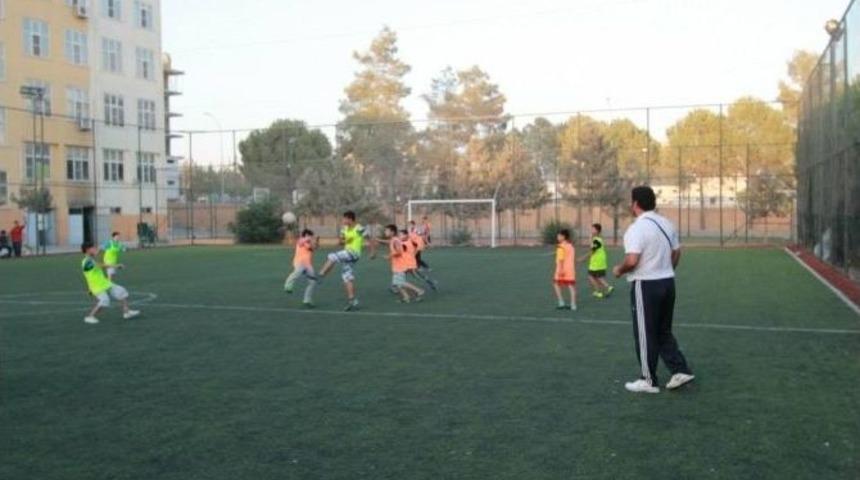Yaz Kur&rsquo;an Kursları, Halı Saha Futbol Turnuvasıyla Sona Erdi