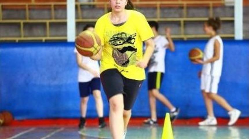 Denizli&rsquo;de Binlerce &Ccedil;ocuk Spor Yapıyor