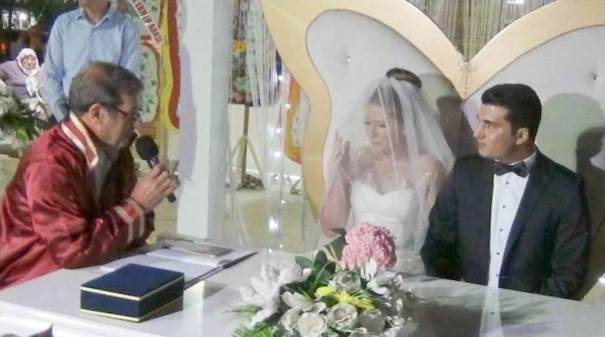 Yeğeninin Nikahını Kıydı