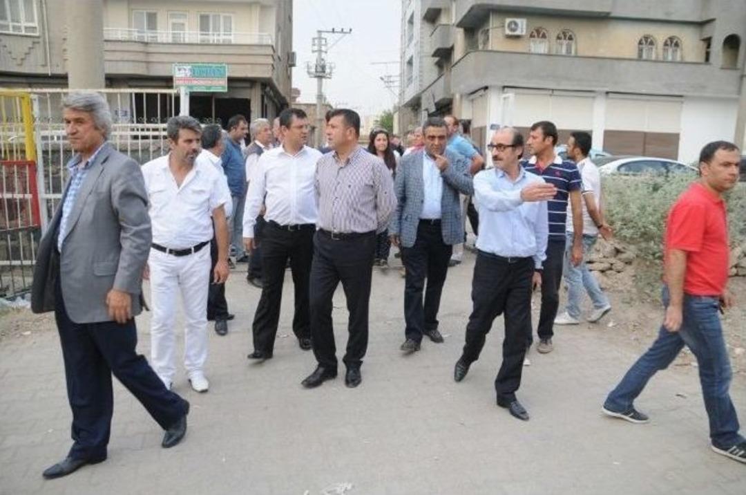 Chp Beşiktaş Belediye Başkanı Murat Hazinedar, Cizre&rsquo;de Orhan Doğan Ve Şerafettin El&ccedil;i&rsquo;nin Mezarlarını Ziyaret Etti