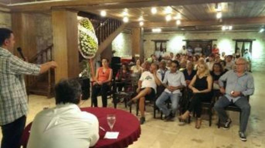 T&uuml;rkiye&rsquo;de Gazetecilik Ve Siyaset İlişkisi Tartışıldı